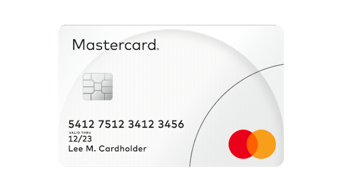 Model de card Mastercard.