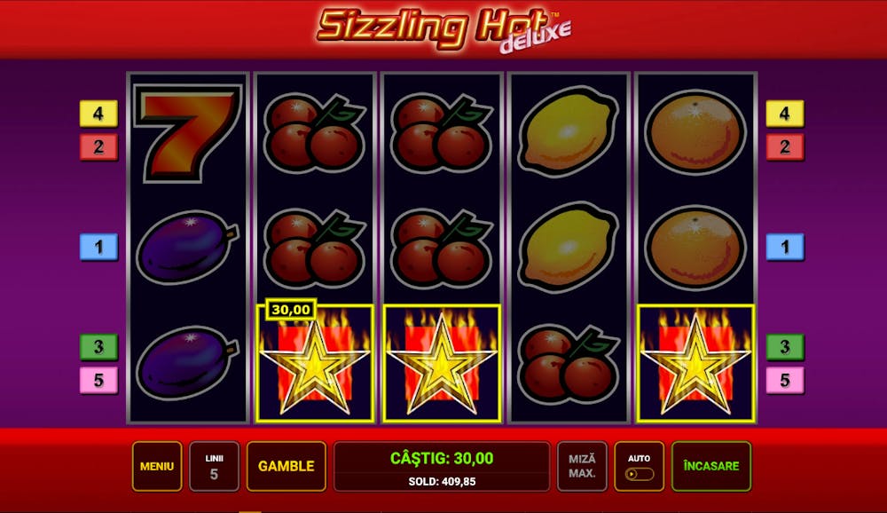 Pe ecran avem o imagine din jocul ca la aparate Sizzling Hot Deluxe. Fructele suculente precum pepeni, struguri și cireșe cad pe cele 20 de linii de plată. Simbolurile clasice, printre care șeptarii norocoși sau cele 3 steluțe scatter, completează atmosfera încinsă a jocului.